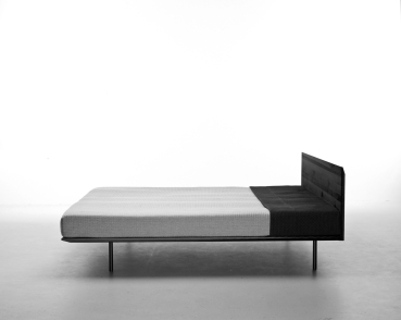 MODO Black - hochwertiges schwarzes minimalistisches schlichtes Designerbett aus Holz